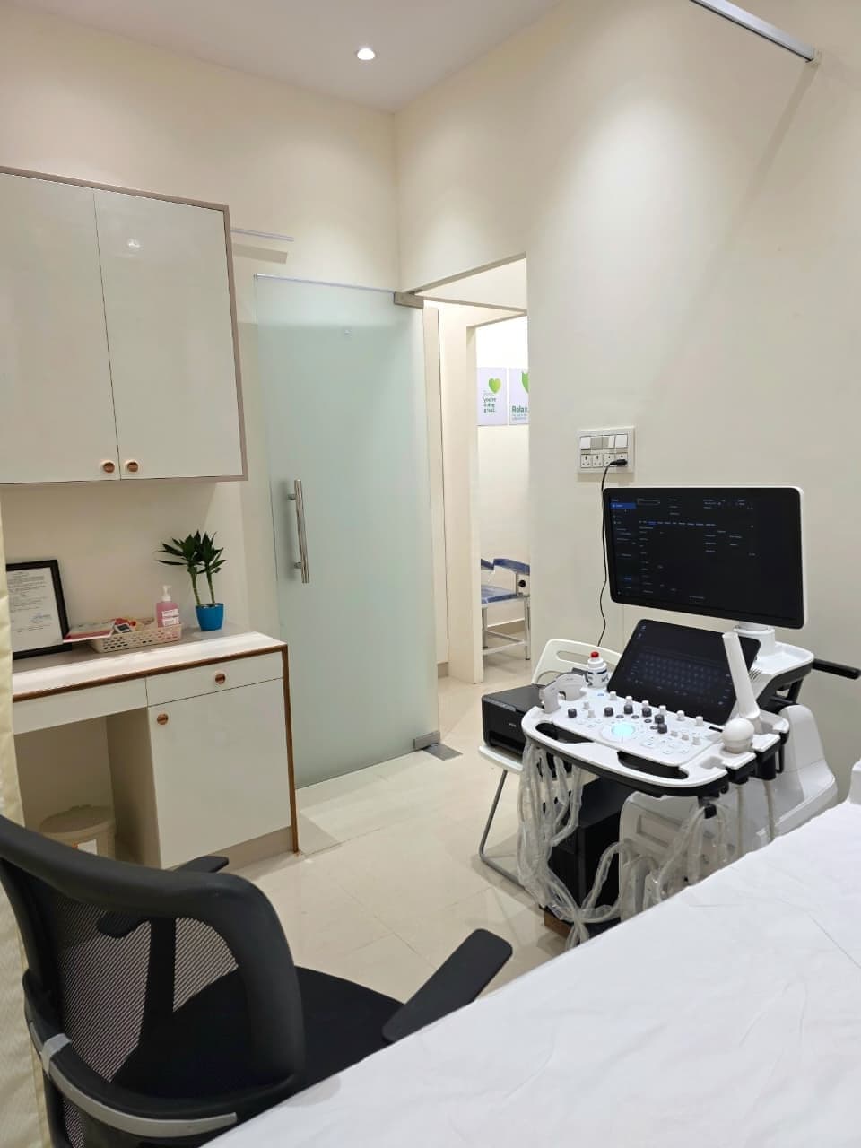 The ultrasound system and examination couch in the scanning room at DC Scans